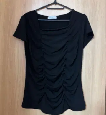 블랙 개더링 반팔 상의