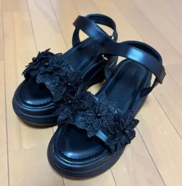 꽃 장식 통굽 스포츠 샌들