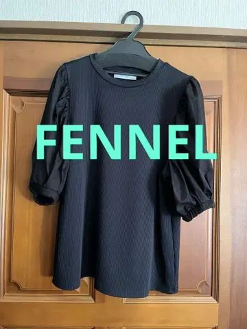 [새상품] FENNEL 이소재 리브 티셔츠 (블랙)
