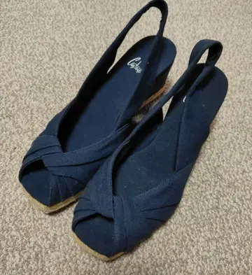 카스타니에르 네이비 샌들 미사용 새상품