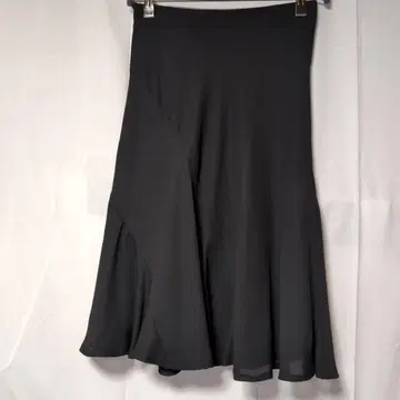 블랙 플레어 스커트 무릎 기장