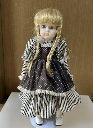 앤티크 인형