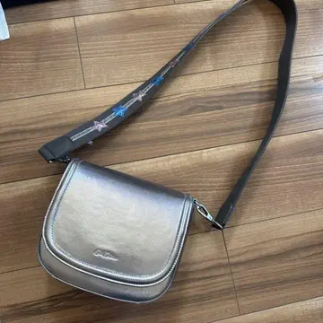실버 숄더백