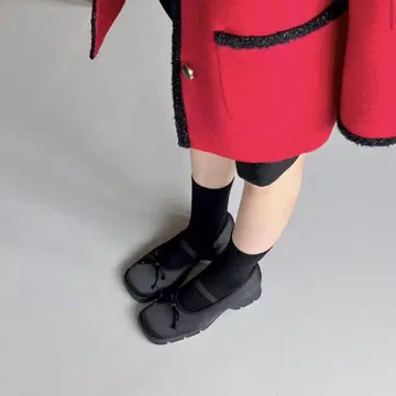 블랙 리본이 포함된 메리 제인 펌프스