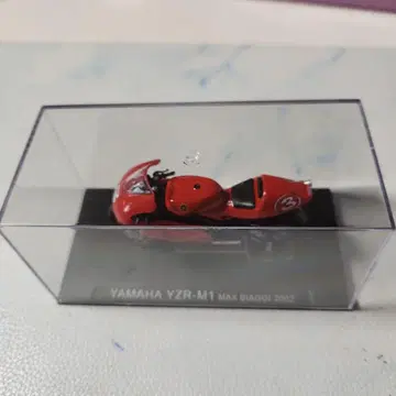 YAMAHA YZR-M1 2002 MAX BIAGGI