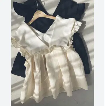 HOWDY 2way frill gilet 프릴 베스트