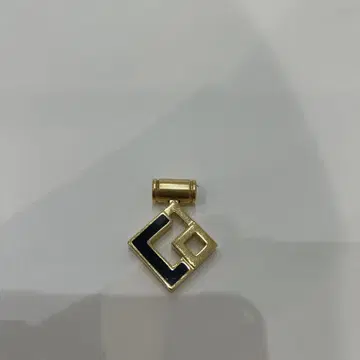 기하학적 디자인 목걸이