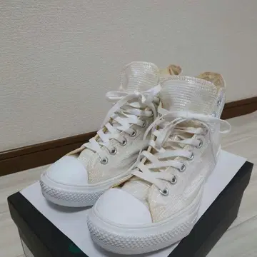 화이트 하이컷 스니커즈
