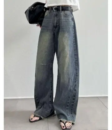 밑단 프린지 배럴 레그 데님 팬츠 S