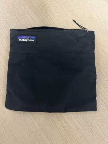 patagonia 블랙 지퍼 파우치