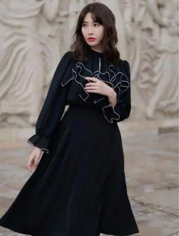 모던 클래식 러플 드레스 herlipto