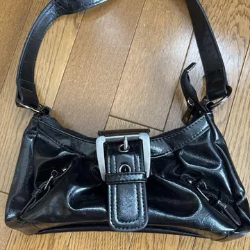버클 블랙 핸드백