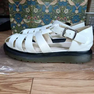 Lui's 루이스 구르카 샌들 가죽 화이트 26.5cm