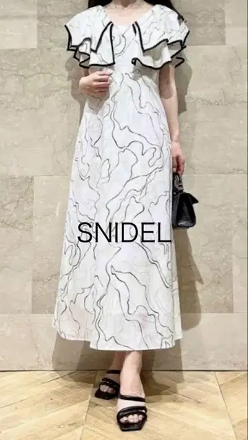 SNIDEL 파이핑 프릴 원피스