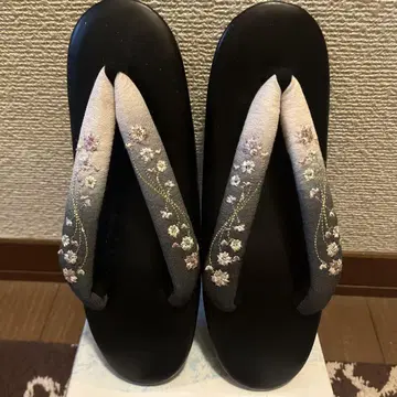 꽃무늬 자수 조리 그라데이션 블랙 그레이