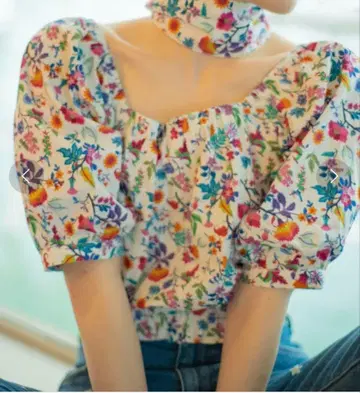 새상품급 Kastane 퍼프 슬리브 블라우스 플라워 상의 & 스카프