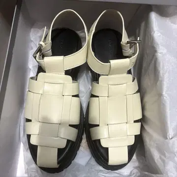 FRAY I.D 구르카 샌들 아이보리 소가죽