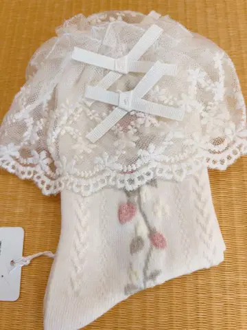 꽃무늬 자수 레이스가 있는 화이트 양말