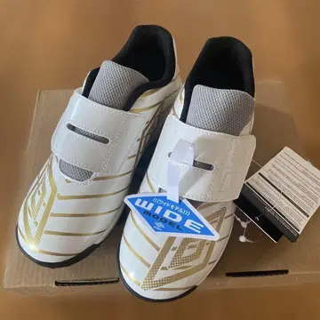 엄브로 와이드 사이즈 축구화 20cm