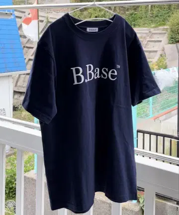 B.Base 네이비 티셔츠