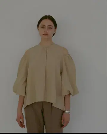 MANOF VOLUME BALOON SMOCK TOPS 마노프 상의