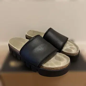 henderscheme 카마보코 샌들