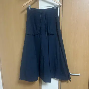 IN THE MARKET 네이비 플레어 스커트