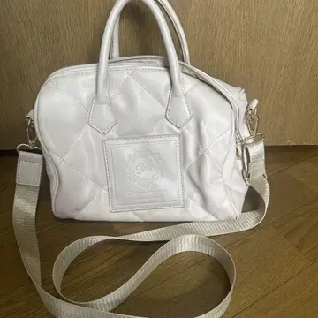 화이트 퀼팅 숄더백