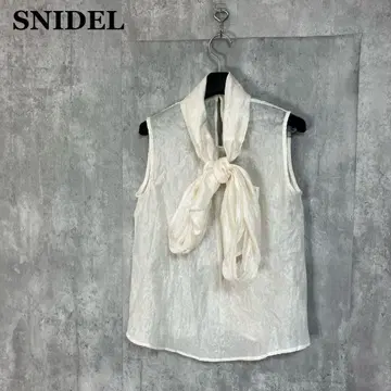 SNIDEL 슬리브리스 보타이 블라우스
