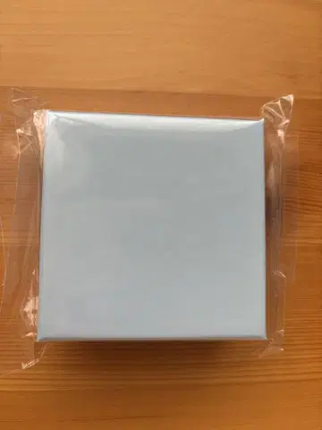 아호노 사카타, 옆집 사카타, 마법의 주문 목걸이