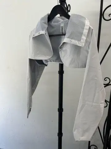 SUN BARRIER 100 그레이 크롭 자켓