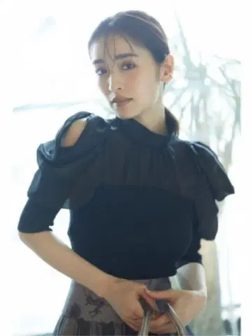 SNIDEL 시어 퍼프 슬리브 니트탑 블랙