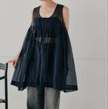 hella 미사용 새상품 sheer volume tops 슬리브리스 상의