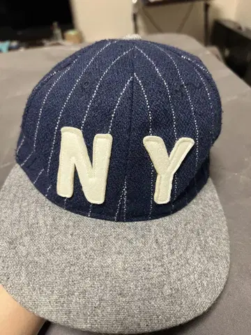 NY 로고 스트라이프 캡 네이비