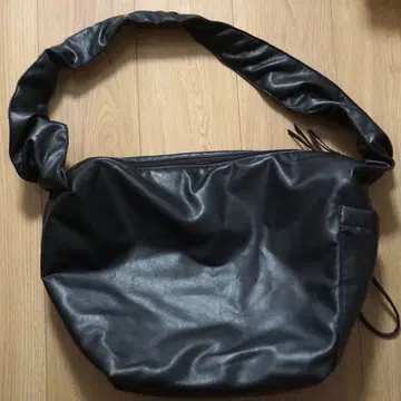 SINSS 합성 가죽 숄더 백
