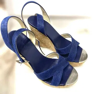 JIMMY CHOO 네이비 크로스 스트랩 샌들