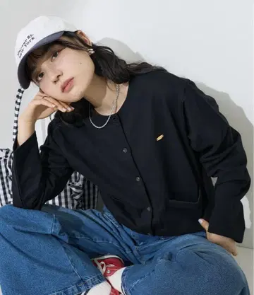 프릭스스토어 골드 플레이트 컴팩트 가디건