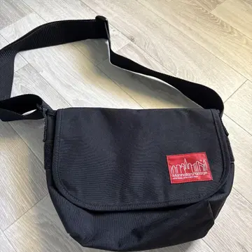 Manhattan Portage 블랙 숄더백