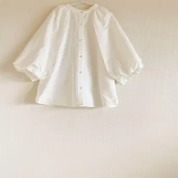 BEAMS HEART 화이트 오부 소매 셔츠