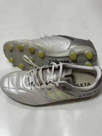ATHLETA 축구화 스파이크 실버