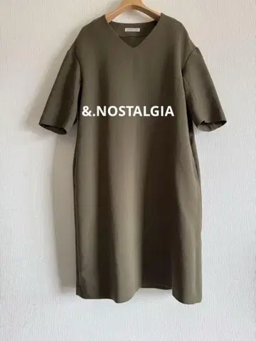 &.NOSTALGIA V넥 반팔 원피스 카키
