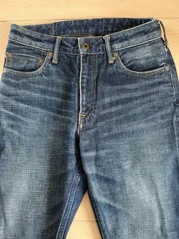 재팬블루 JB6104 28인치 정도 (허리 수선 있음)