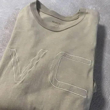 RVCA VC 로고 자수 티셔츠 카키