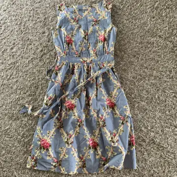 LAURA ASHLEY 꽃무늬 슬리브리스 원피스 사이즈 7