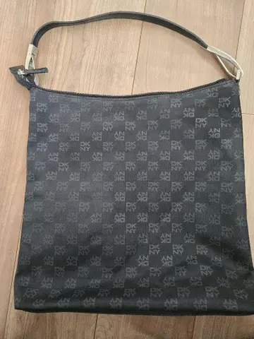 DKNY 블랙 백 로고