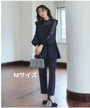 루일 에 부티크 슬릿 슬리브 페플럼 탑 & 팬츠 셋업 네이비