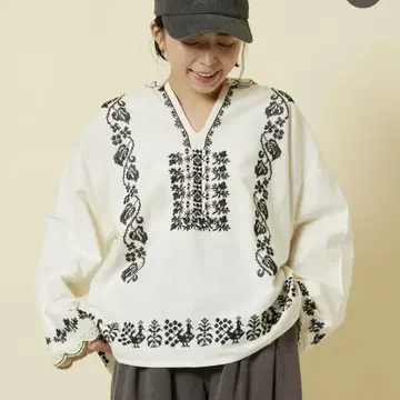 Freada 자수 블라우스