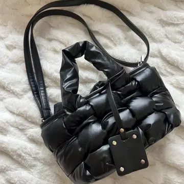 블랙 퀼팅 숄더백