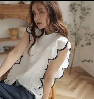 LiLiRena 스캘럽 슬리브리스 블라우스
