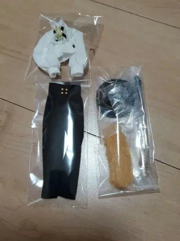 두근거리는 순간, 시칠리아의 추억, 에두아르도, 의상, 부속품